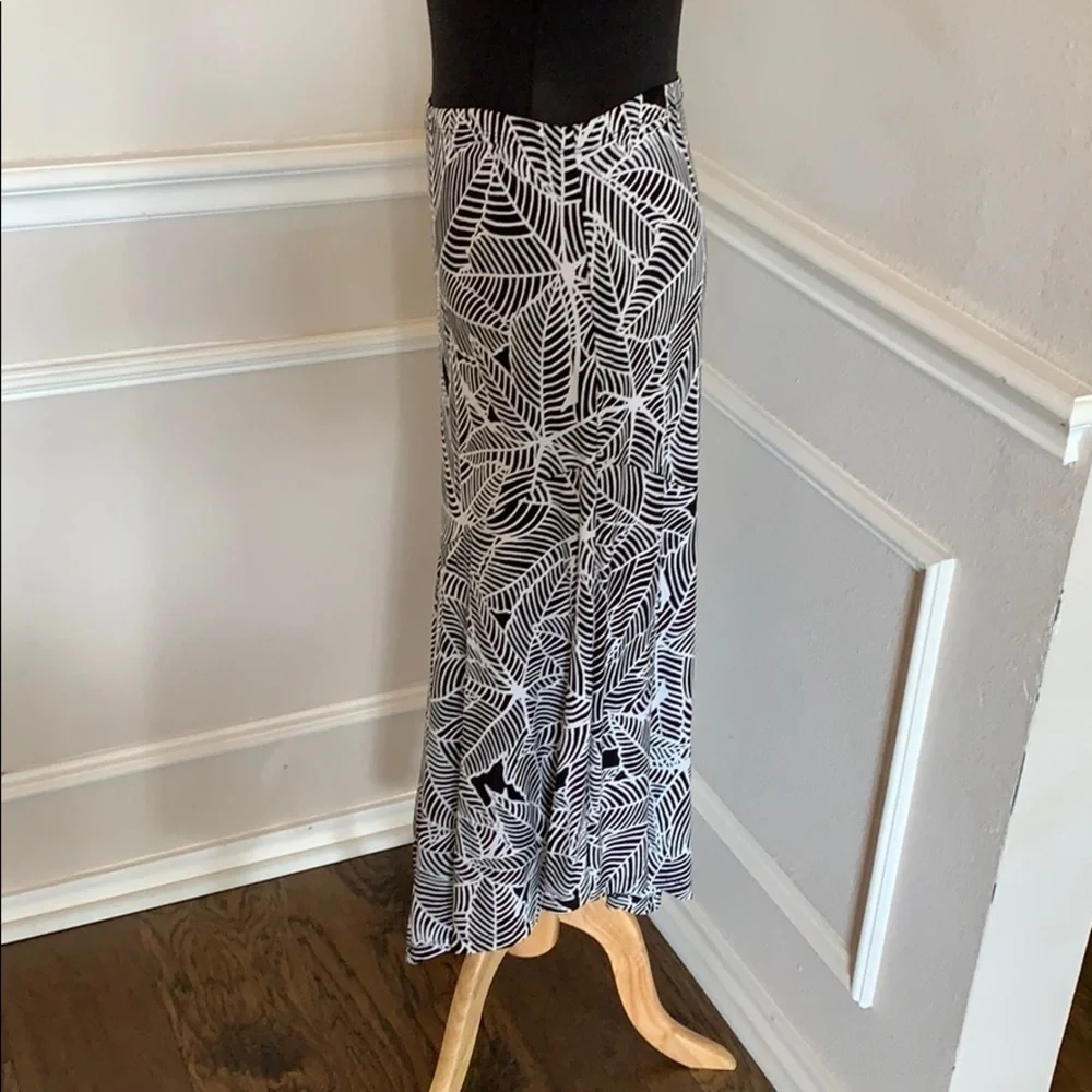 Josephine Chaus Skirt B/W Knit - Size Small